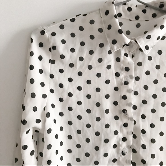 $15 for 3 ⭐️Dot pattern blouse - Picture 4 of 12
